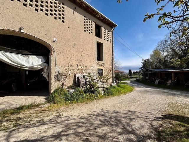 Rustico in vendita a Sommacampagna, Veneto