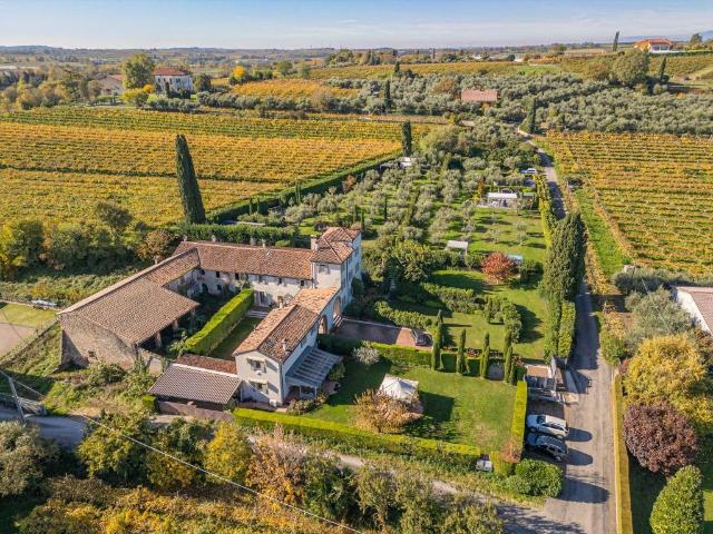 Rustico in vendita a Sommacampagna, Veneto