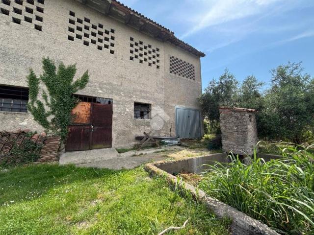 Rustico in vendita a Sommacampagna, Veneto