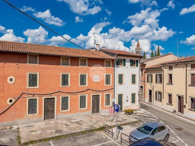 Rustico in vendita a Sommacampagna, Veneto
