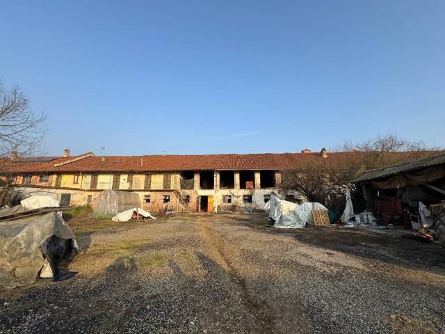 Rustico in vendita a Sommariva del Bosco, Piemonte
