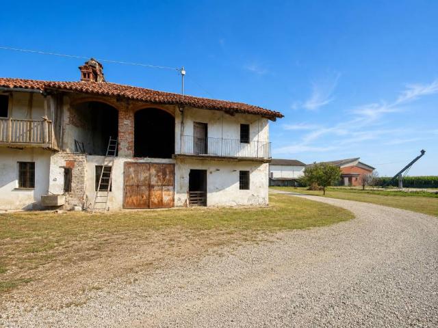 Rustico in vendita a Sommariva del Bosco, Piemonte