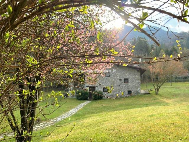 Rustico in vendita a Songavazzo, Lombardia
