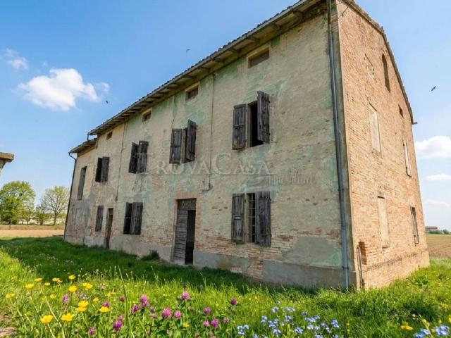 Rustico in vendita a Soragna, Parma