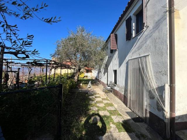 Rustico in vendita a Unione di Comuni Montani Colline del Fiora, Sorano