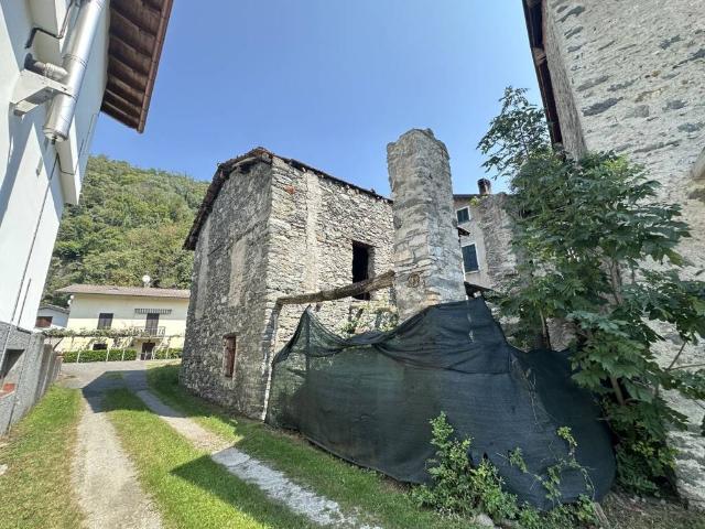 Rustico in vendita a Sorico, Lombardia