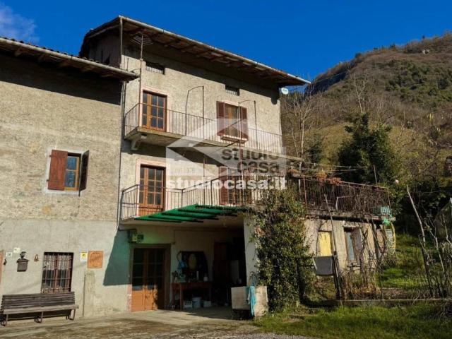Rustico in vendita a Piazza, Sovere