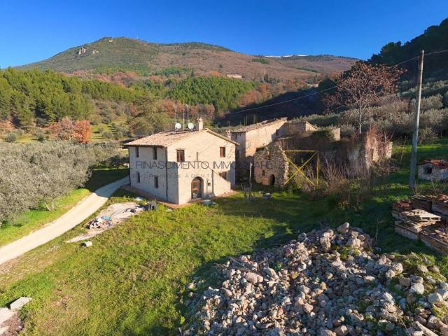 Rustico in vendita a Spello, Umbria
