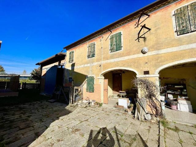 Rustico in vendita a Villaggio dei Fiori, Spinea