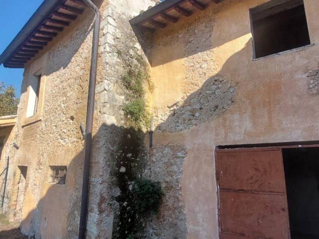 Rustico in vendita a Spoleto, Umbria