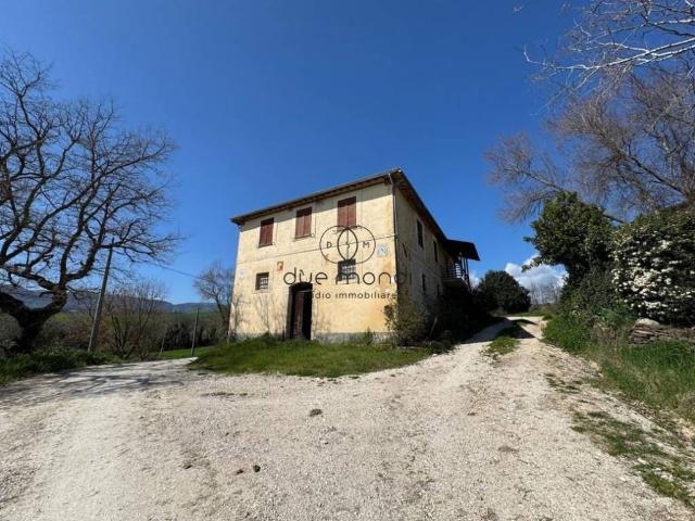 Rustico in vendita a Terzo la Pieve Basso, Spoleto