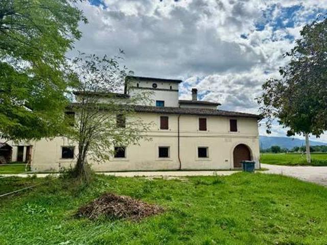 Rustico in vendita a Spoleto, Umbria