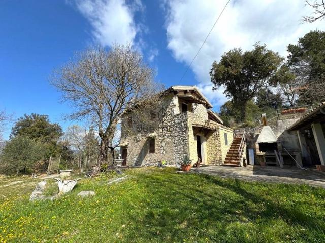Rustico in vendita a Spoleto, Umbria