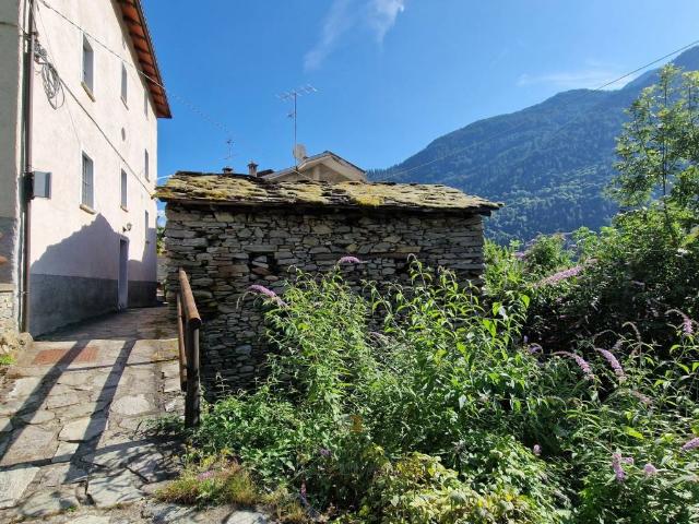 Rustico in vendita a Marveggia, Lombardia