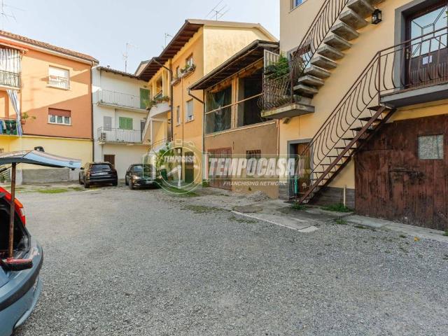 Rustico in vendita a Stezzano, Lombardia