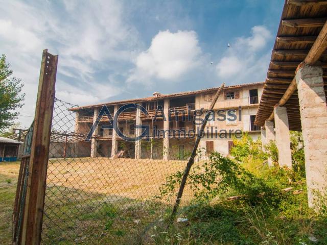 Rustico in vendita a Stezzano, Lombardia