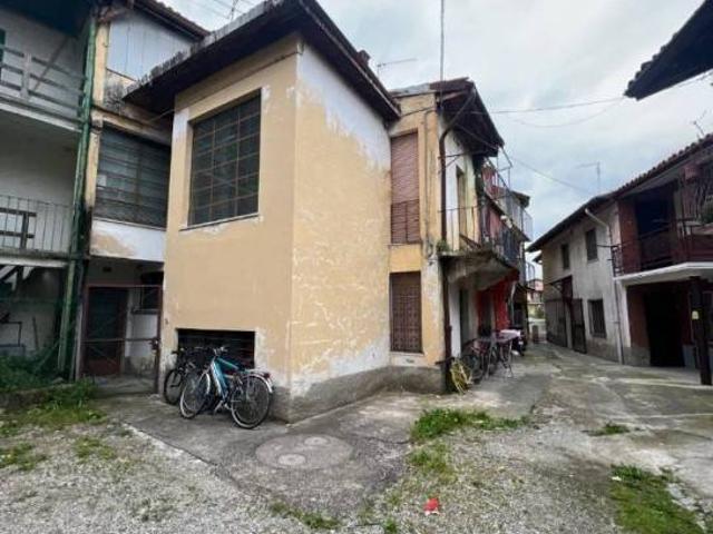 Rustico in vendita a Stezzano, Lombardia