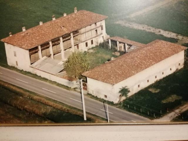 Rustico in vendita a Stezzano, Lombardia