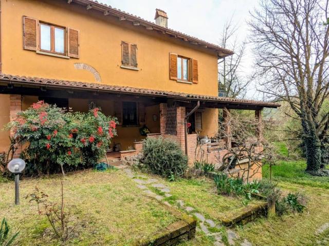 Rustico in vendita a Stradella, Lombardia