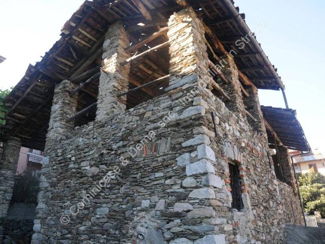 Rustico in vendita a Brisino, Piemonte