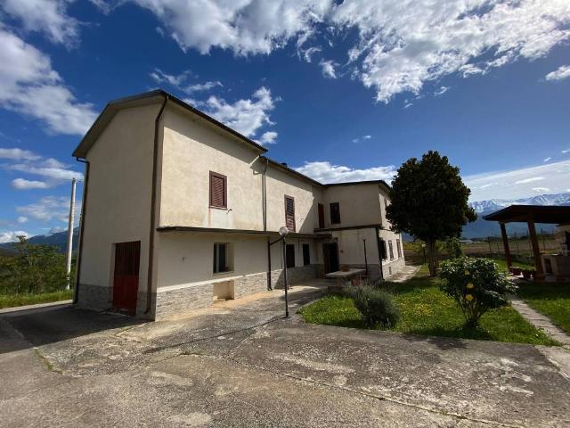 Rustico in vendita a Sulmona, Abruzzo
