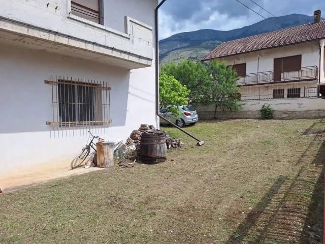 Rustico in vendita a Sulmona, Abruzzo