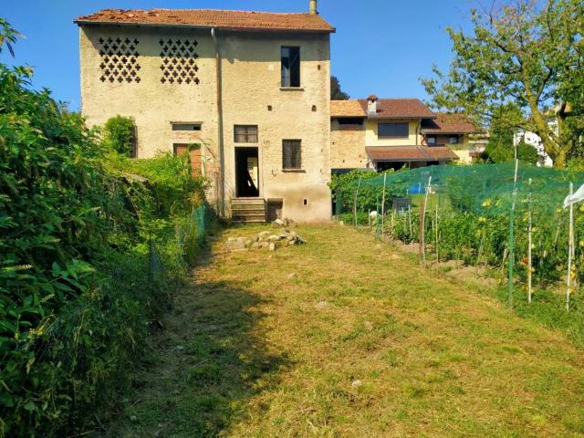 Rustico in vendita a Sumirago, Lombardia