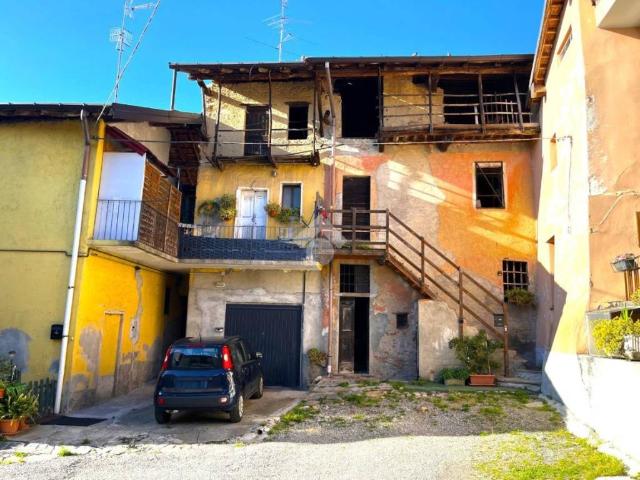 Rustico in vendita a Sumirago, Lombardia