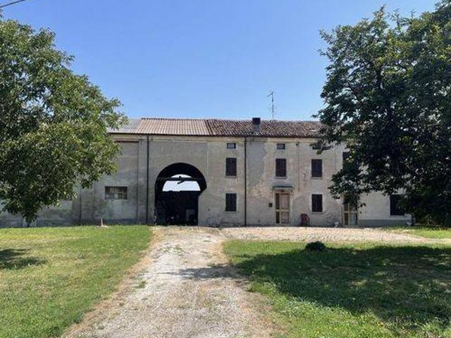 Rustico in vendita a Suzzara, Lombardia