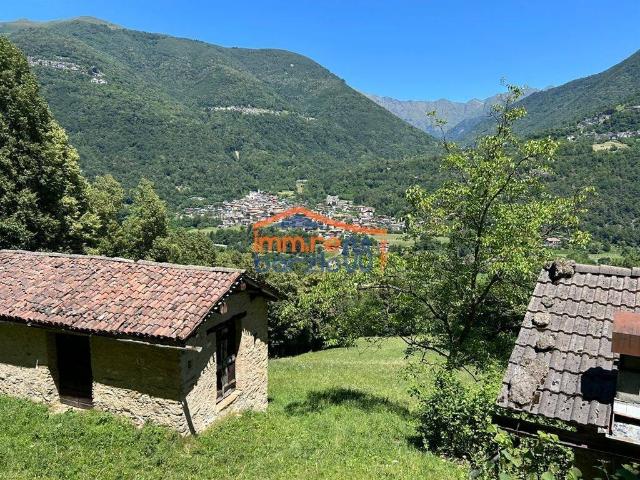 Rustico in vendita a Parlasco, Lombardia