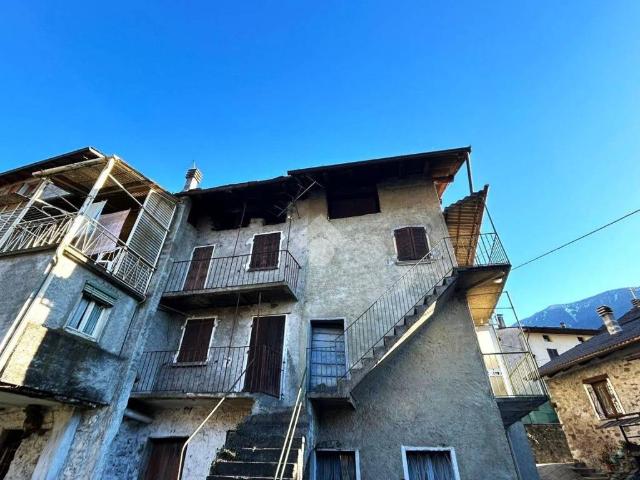Rustico in vendita a Talamona, Lombardia