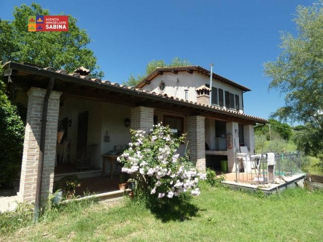 Rustico in vendita a Tarano, Lazio