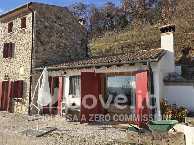 Rustico in vendita a Tarzo, Veneto