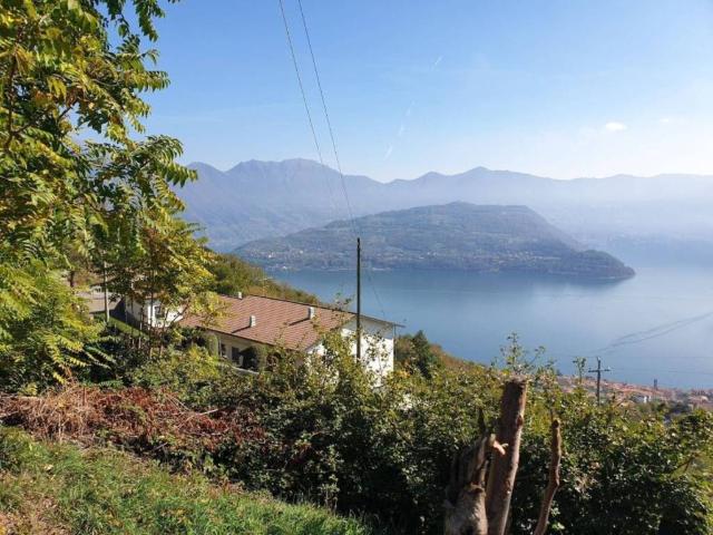 Rustico in vendita a Tavernola Bergamasca, Lombardia