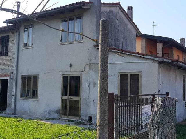 Rustico in vendita a Teglio Veneto, Veneto