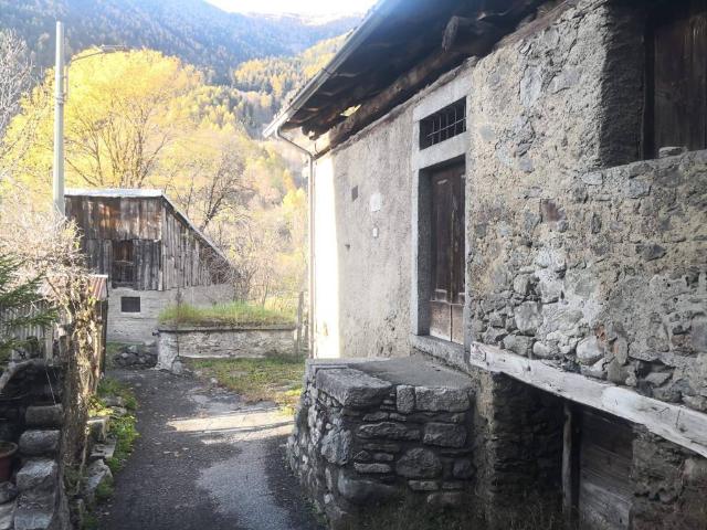 Rustico in vendita a Comunità montana della valle Camonica, Temù