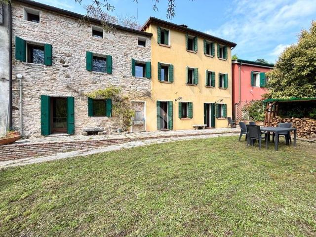 Rustico in vendita a Teolo, Villa