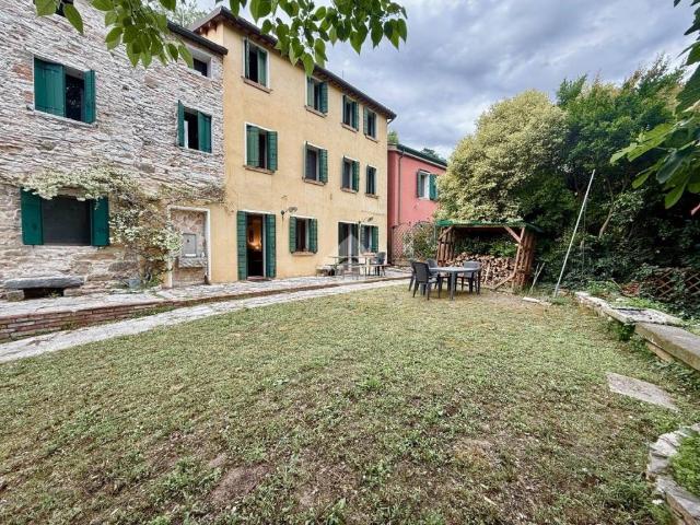 Rustico in vendita a Teolo, Villa
