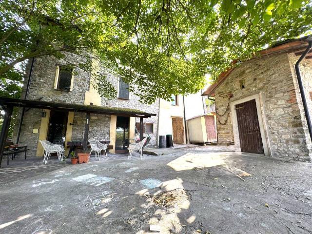 Rustico in vendita a Terenzo, Reggio Emilia