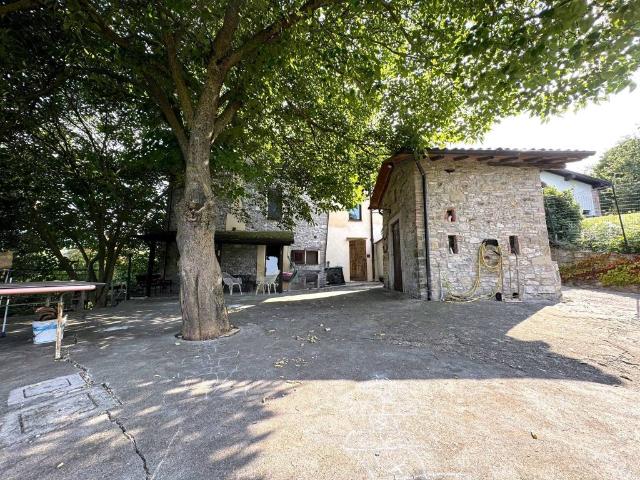 Rustico in vendita a Terenzo, Reggio Emilia