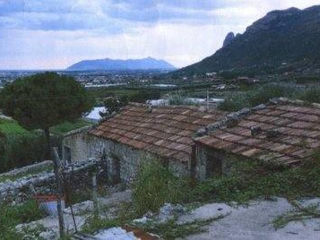 Rustico in vendita a Terracina, Latina