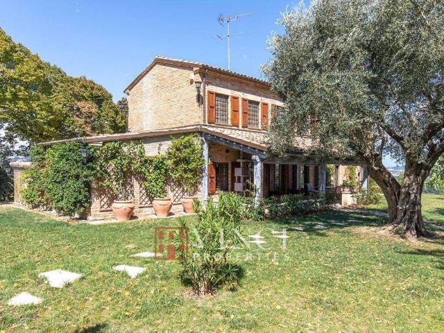 Rustico in vendita a Terre Roveresche, Marche