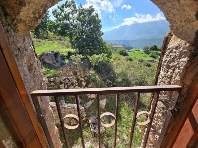 Rustico in vendita a Tione Degli Abruzzi, Abruzzo