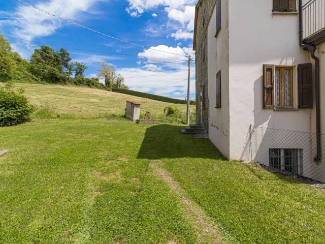 Rustico in vendita a Tizzano Val Parma, Reggio Emilia
