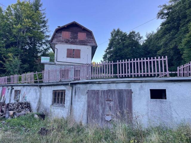 Rustico in vendita a Tizzano Val Parma, Reggio Emilia