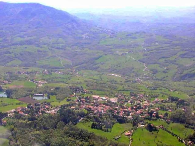 Rustico in vendita a Tizzano Val Parma, Reggio Emilia