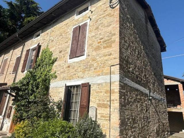 Rustico in vendita a Tizzano Val Parma, Reggio Emilia