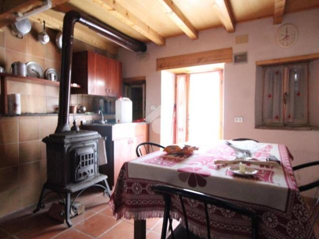 Rustico in vendita a Montebiotto, Toano