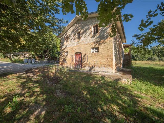 Rustico in vendita a Colvalenza, Todi