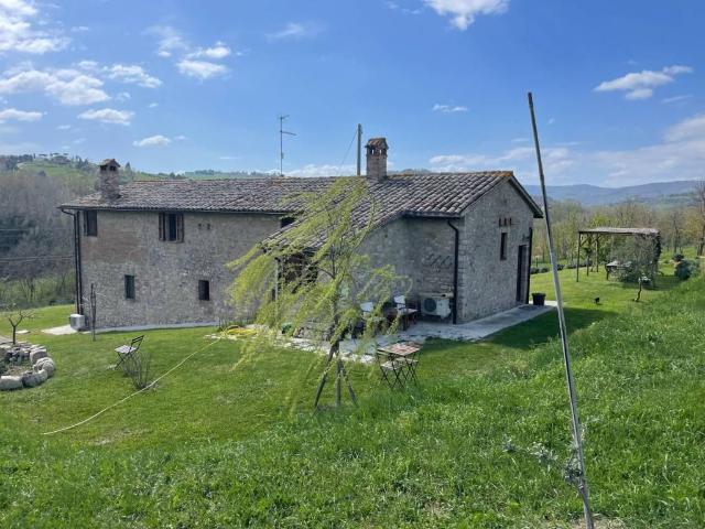 Rustico in vendita a Izzalini, Umbria
